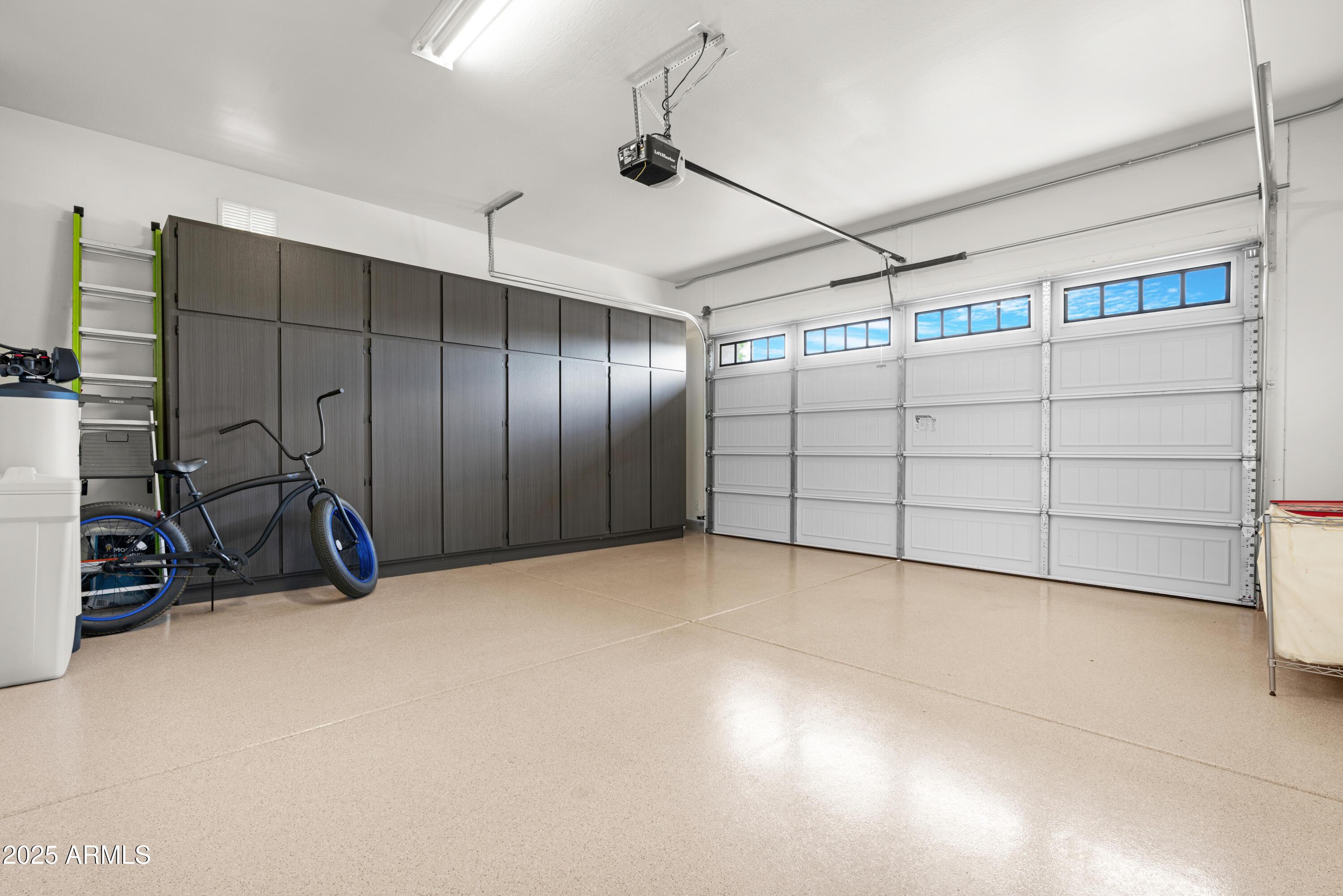 4341 South Mayfair Way Gilbert, AZ 85297 - Photo 23 of 39 Garage