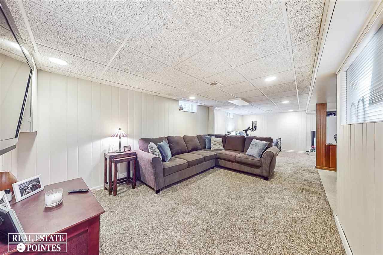 1887 Broadstone Road Grosse Pointe Woods, MI 48236 - Photo 27 of 41