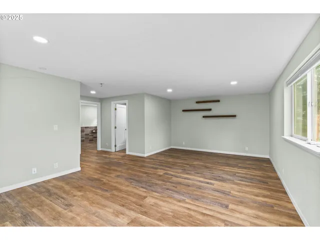 $900,000 | 27862 Green Oaks Drive, Eugene, OR 97402