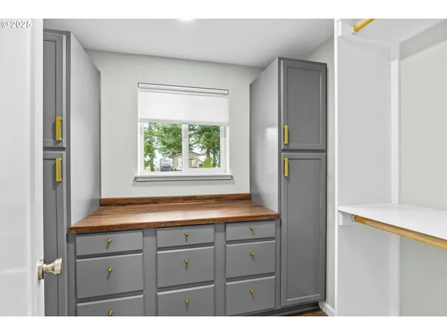 $900,000 | 27862 Green Oaks Drive, Eugene, OR 97402