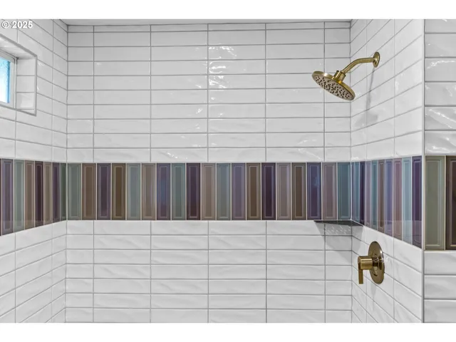 $900,000 | 27862 Green Oaks Drive, Eugene, OR 97402