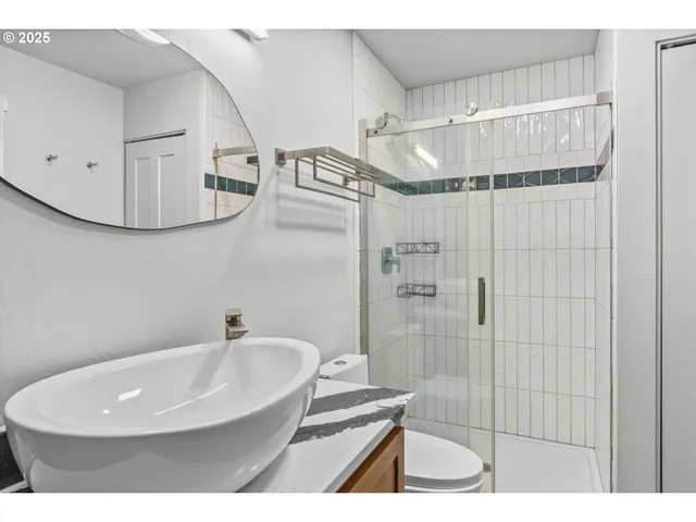 $900,000 | 27862 Green Oaks Drive, Eugene, OR 97402