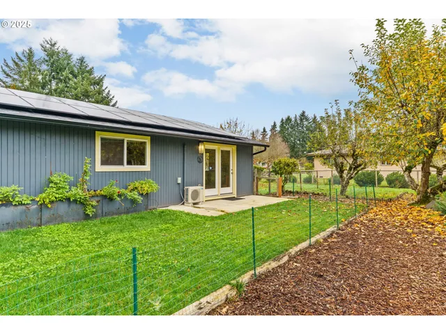 $900,000 | 27862 Green Oaks Drive, Eugene, OR 97402