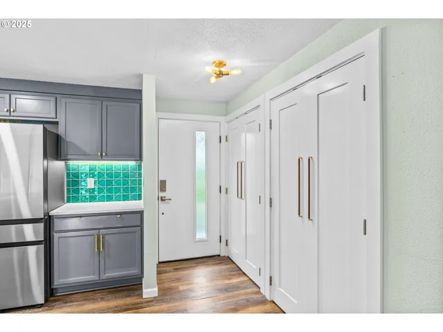 $900,000 | 27862 Green Oaks Drive, Eugene, OR 97402