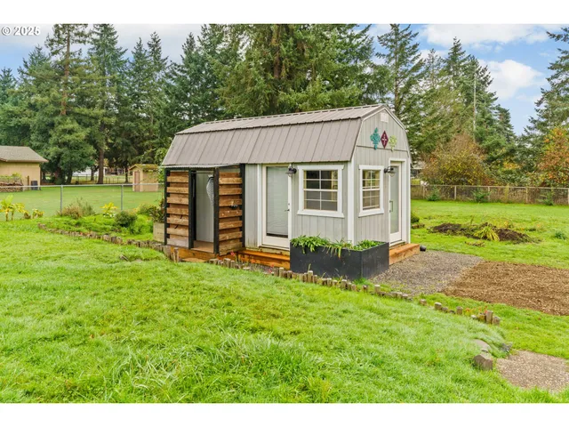 $900,000 | 27862 Green Oaks Drive, Eugene, OR 97402