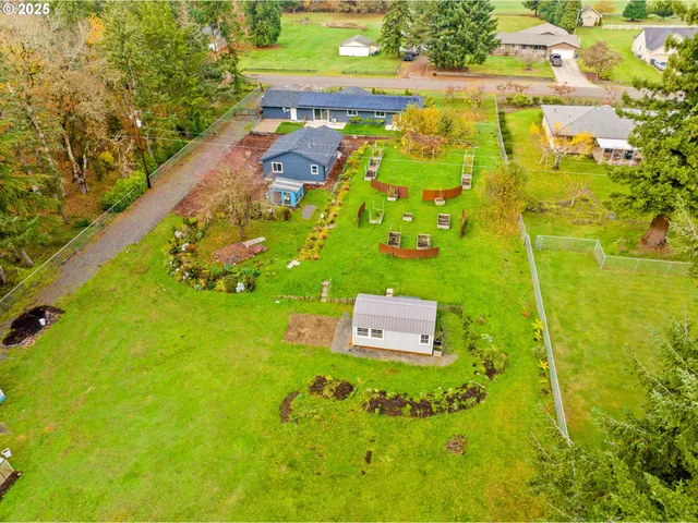 $900,000 | 27862 Green Oaks Drive, Eugene, OR 97402