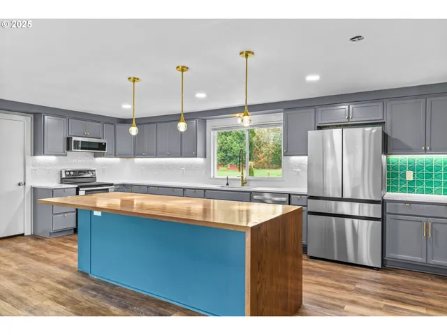 $900,000 | 27862 Green Oaks Drive, Eugene, OR 97402