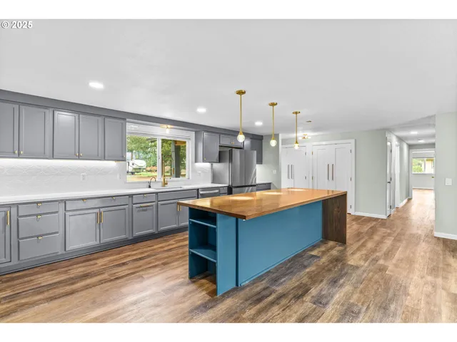 $900,000 | 27862 Green Oaks Drive, Eugene, OR 97402