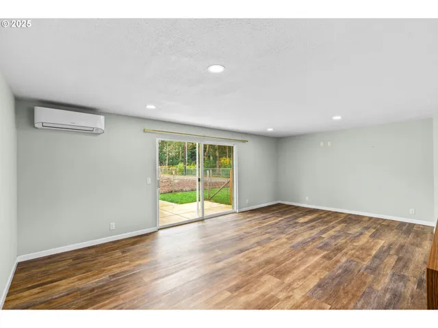 $900,000 | 27862 Green Oaks Drive, Eugene, OR 97402