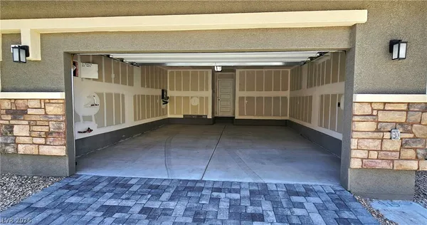 $2,095 | 915 Violet Heron Street, Henderson, NV 89011