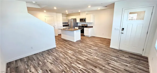 $2,095 | 915 Violet Heron Street, Henderson, NV 89011