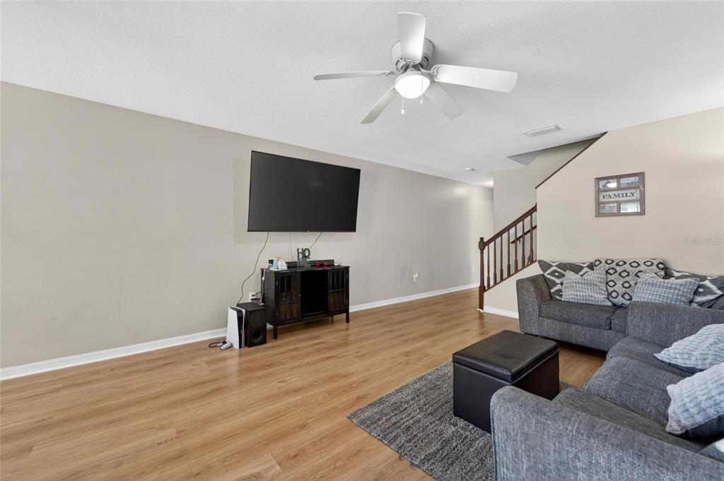 37604 Aaralyn Road Zephyrhills, FL 33542 - Photo 3 of 40 Gallery Image 3
