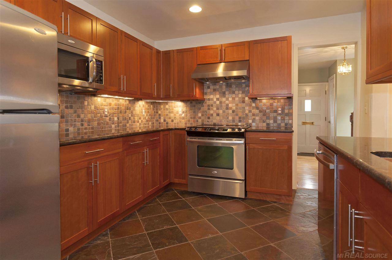 1019 Nottingham Grosse Pointe, MI 48230 - Photo 13 of 32 31315758-12.JPG