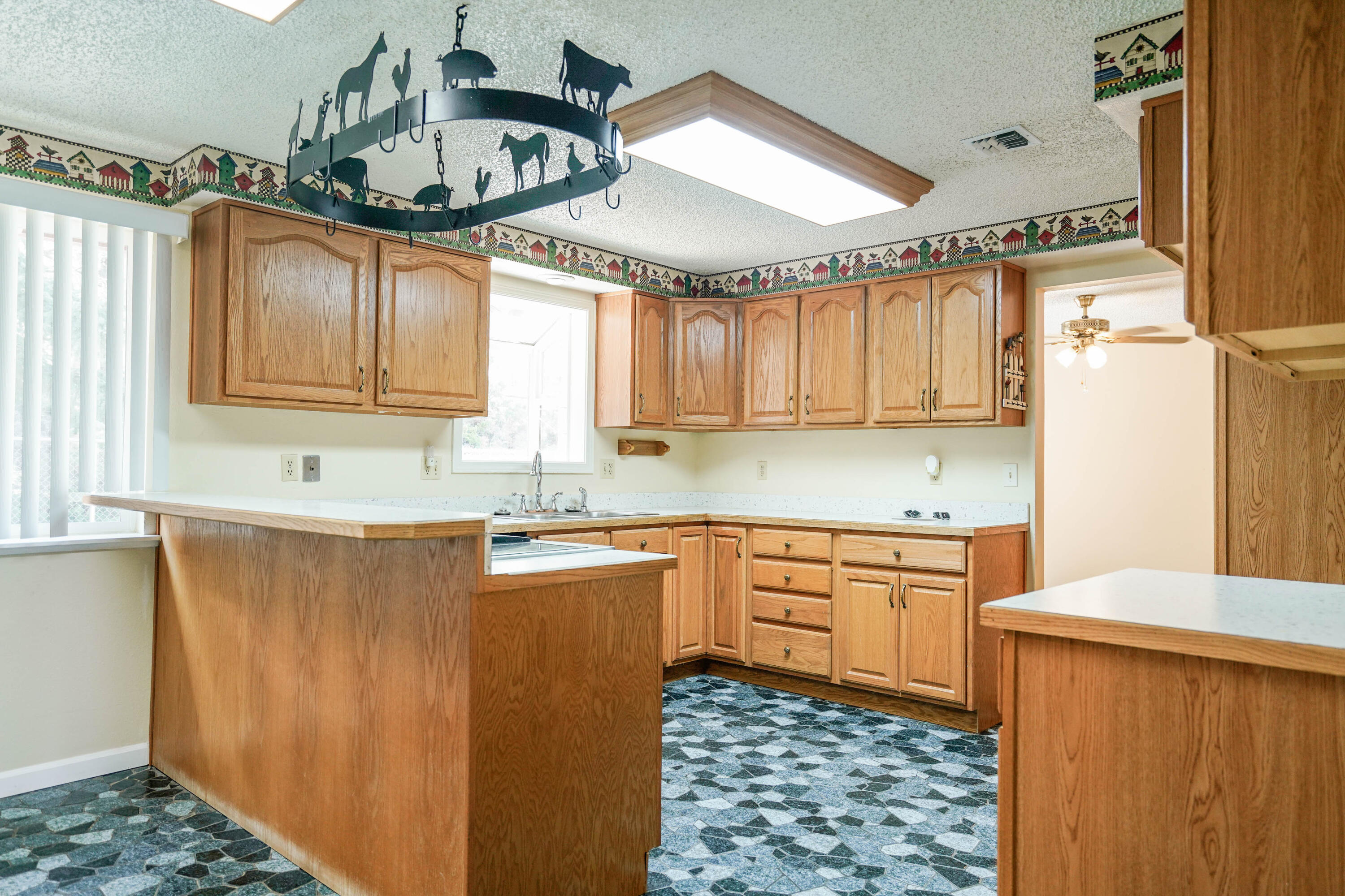 2728 Vale Road Klamath Falls, OR 97603 - Photo 20 of 43 21 kitchen