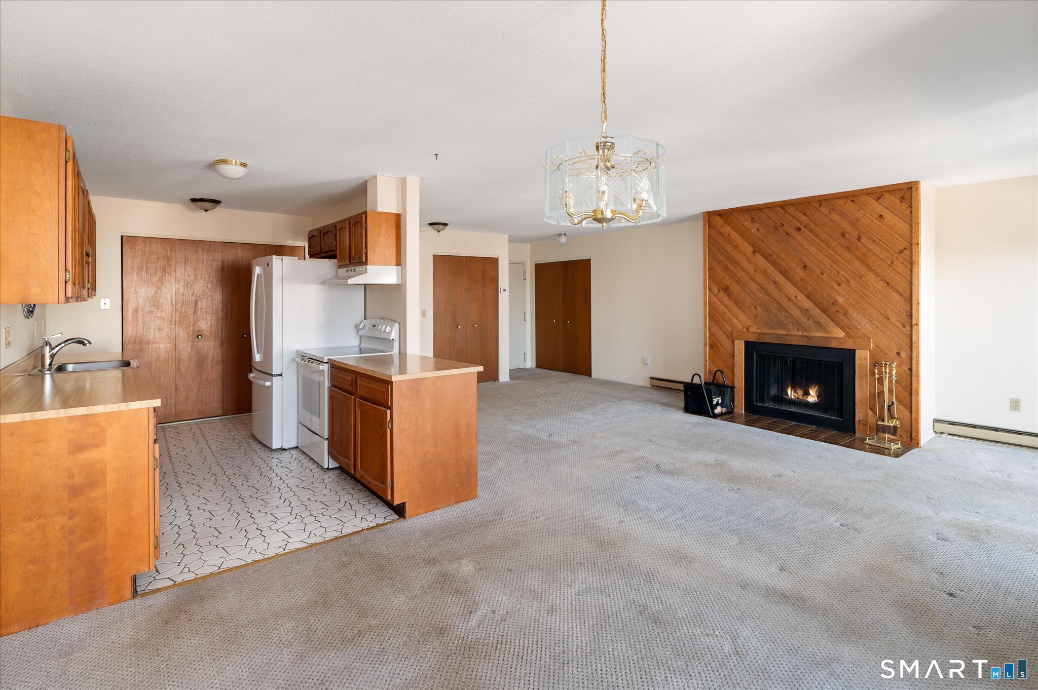 950 Cove Road, Unit B6 Stamford, CT 06902 - Photo 12 of 34 a view of a kitchen with a sink and a fireplace