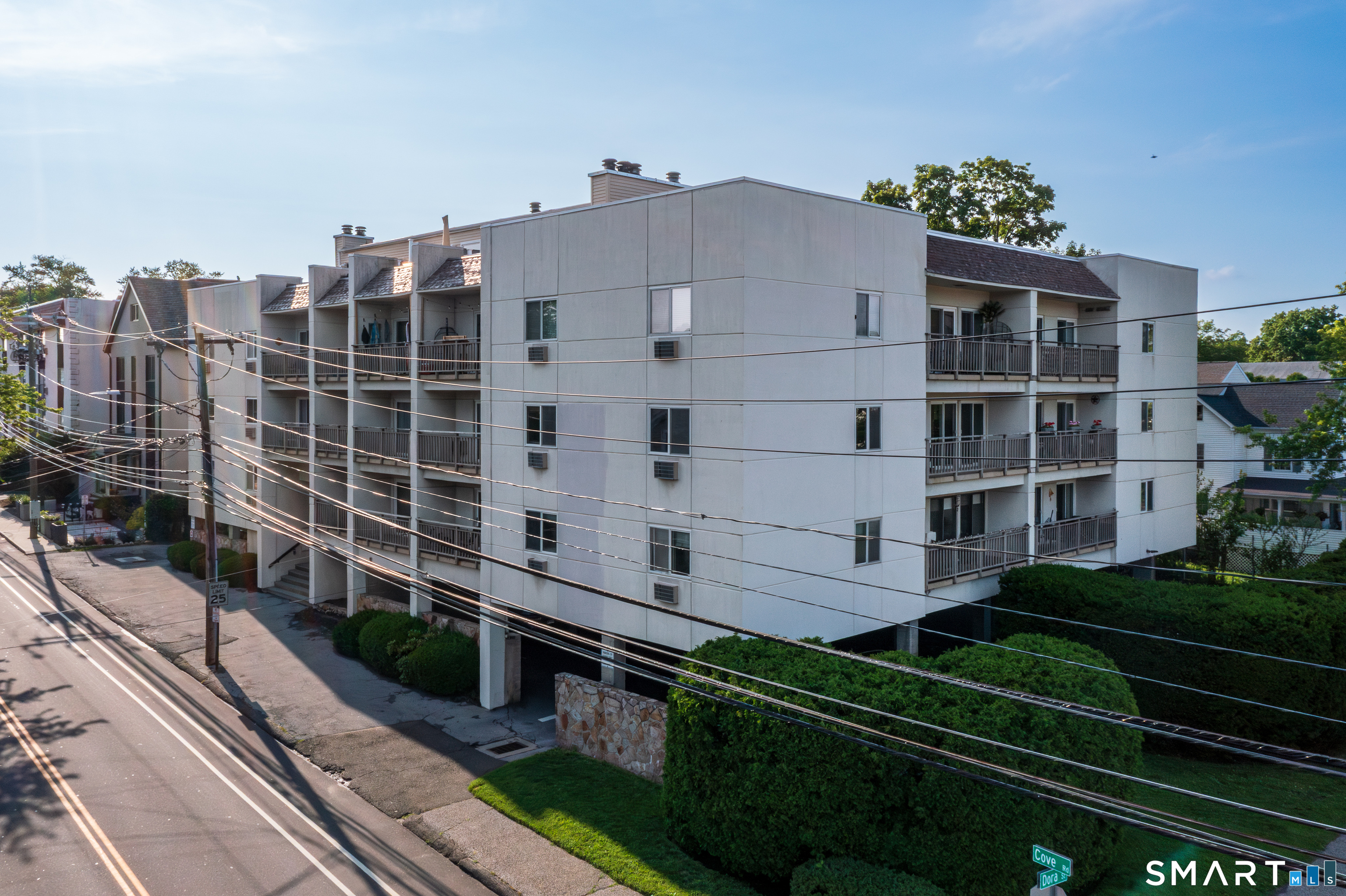 950 Cove Road, Unit B6 Stamford, CT 06902 - Photo 2 of 34 a view of a large building