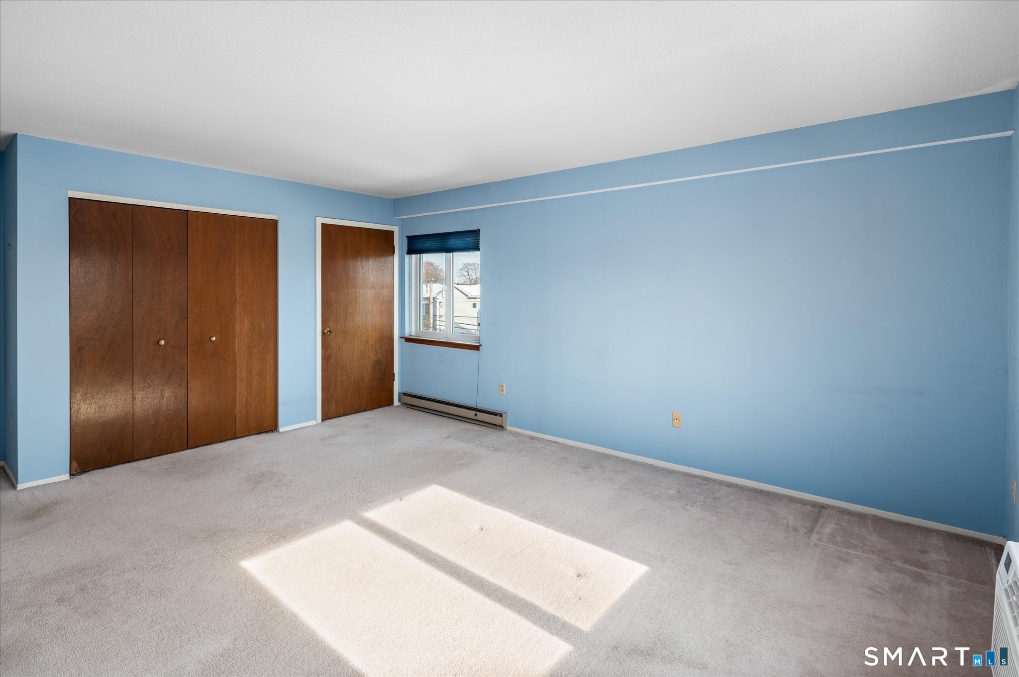 950 Cove Road, Unit B6 Stamford, CT 06902 - Photo 25 of 34 a view of an empty room and window