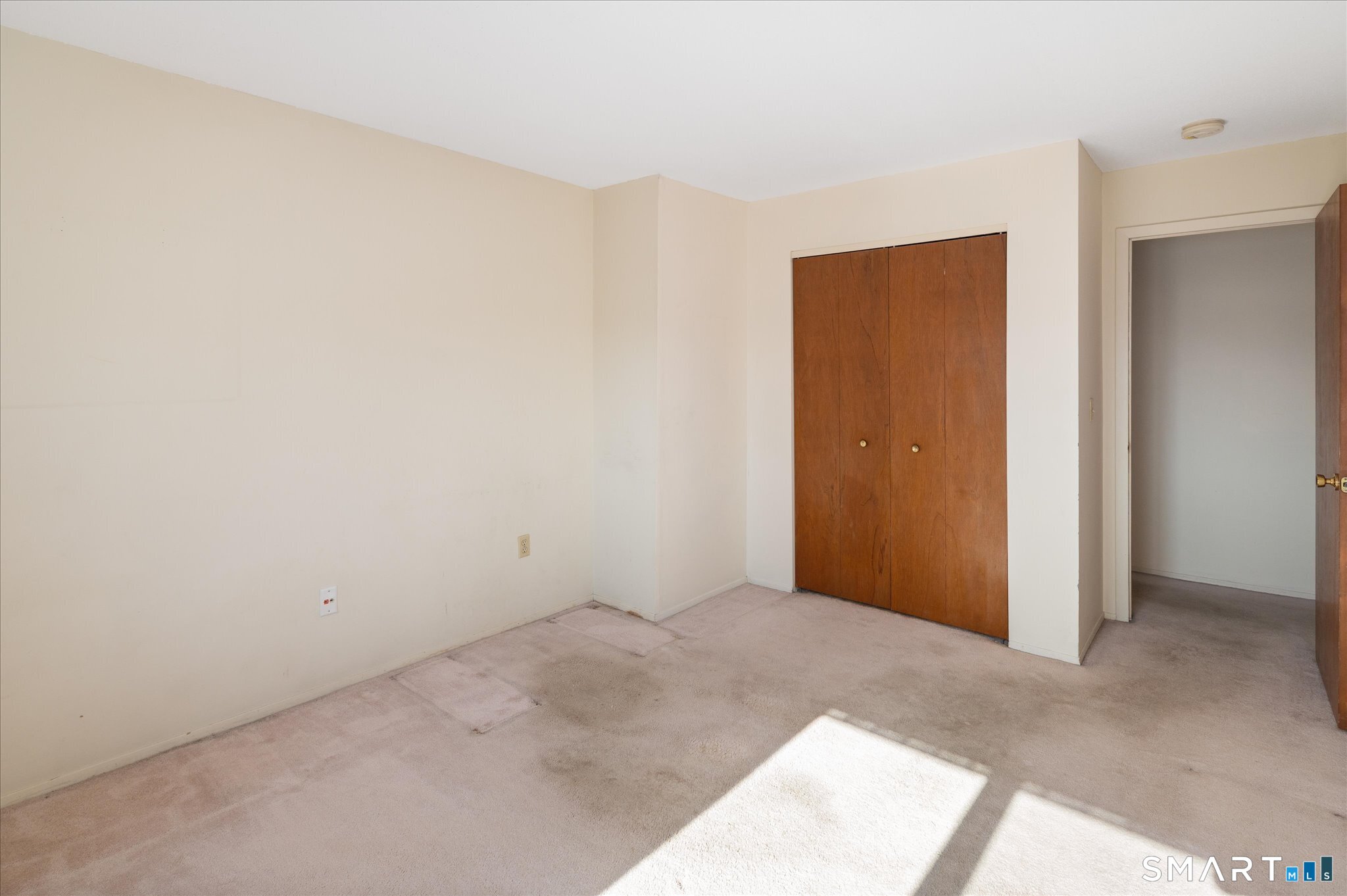 950 Cove Road, Unit B6 Stamford, CT 06902 - Photo 30 of 34 a view of an empty room