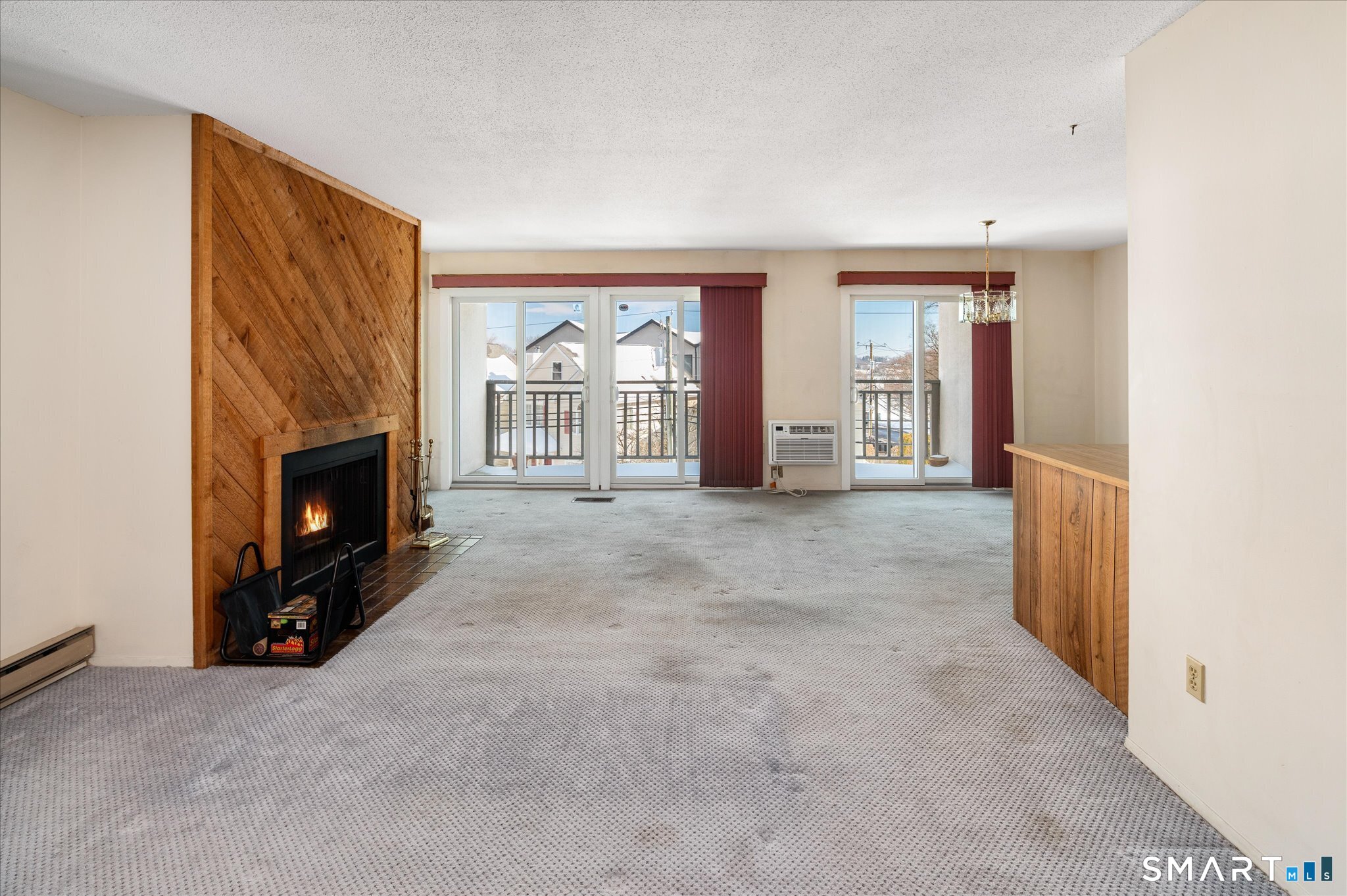 950 Cove Road, Unit B6 Stamford, CT 06902 - Photo 7 of 34 a view of an empty room with a fireplace and a window