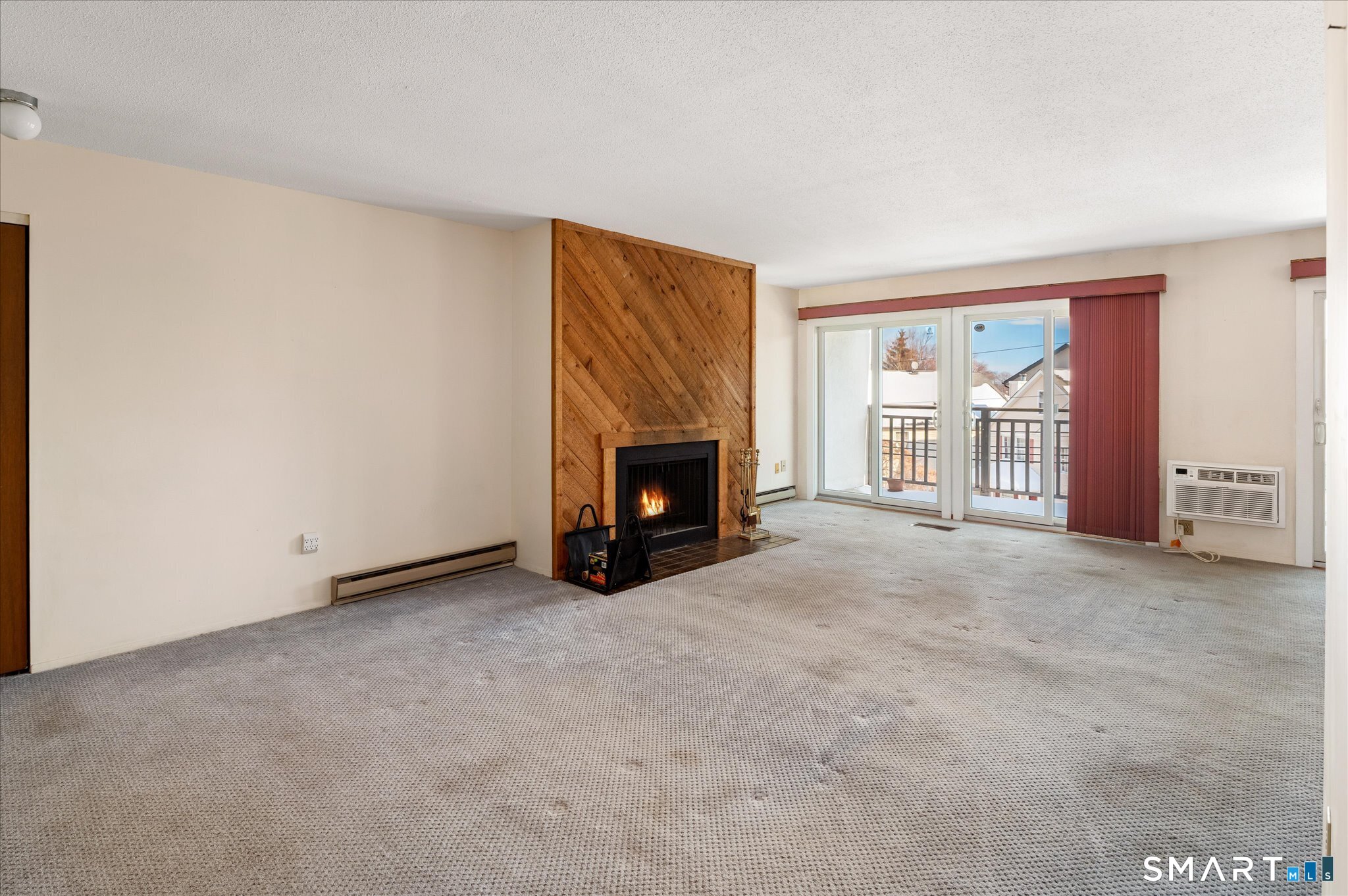 950 Cove Road, Unit B6 Stamford, CT 06902 - Photo 8 of 34 a view of an empty room with a fireplace and a window