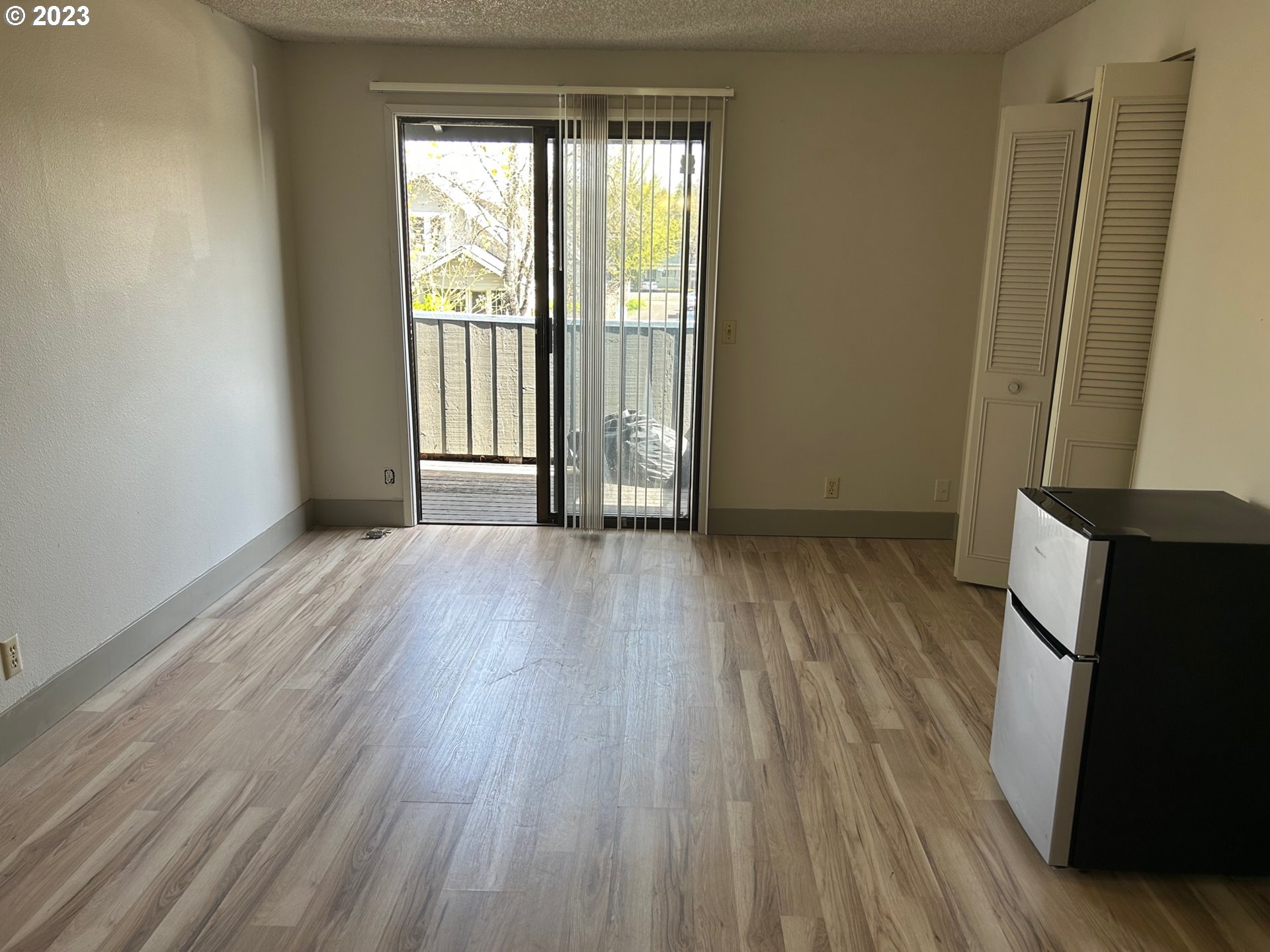 1640 Mill Street Eugene, OR 97401 - Photo 11 of 12 a view of an empty room with wooden floor and a window