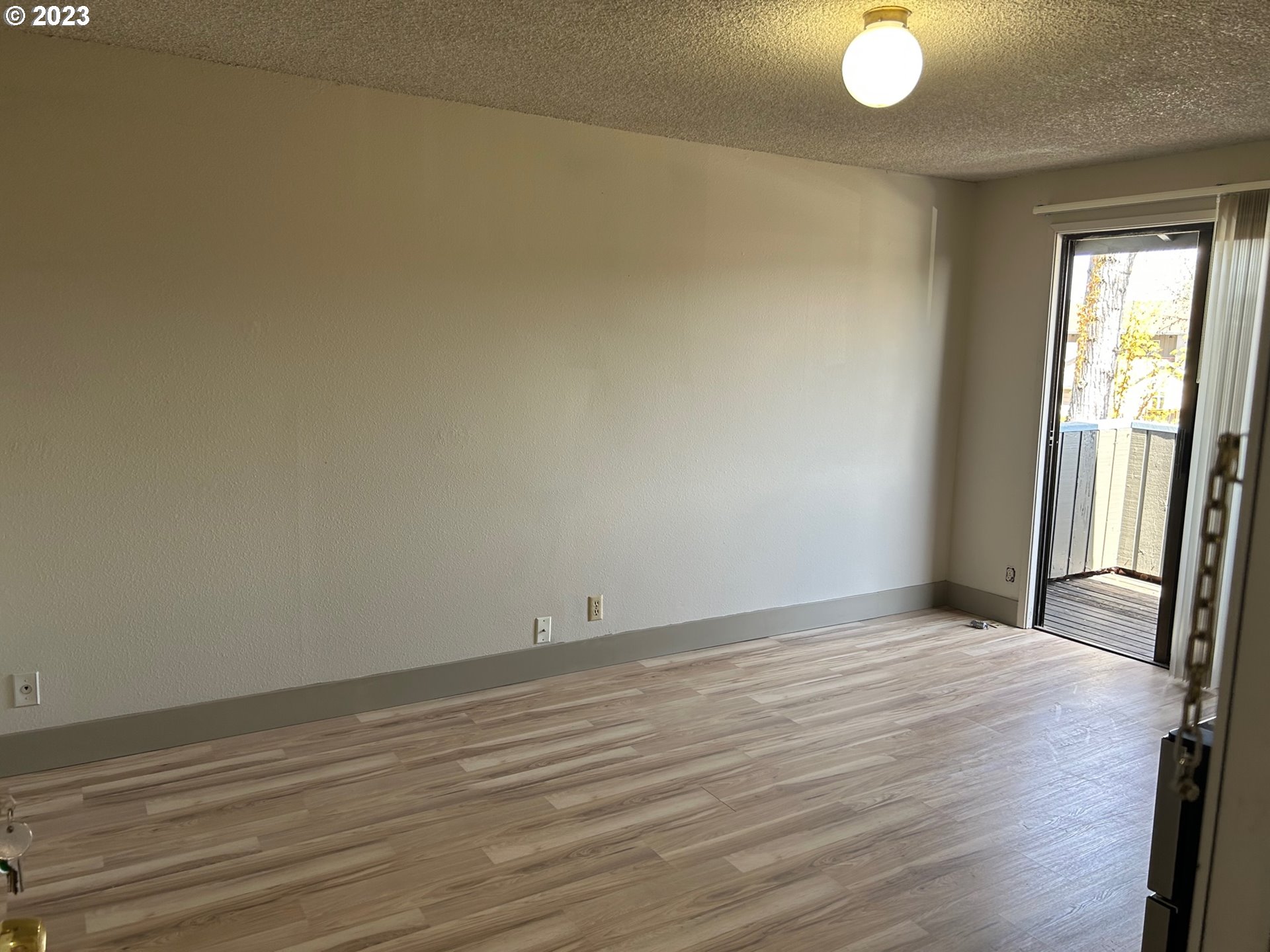 1640 Mill Street Eugene, OR 97401 - Photo 9 of 12 a view of an empty room and window