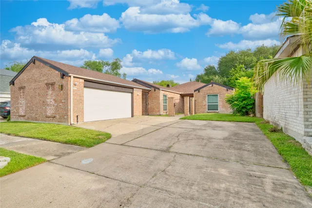 $2,350 | 7838 Vickijohn Drive, Houston, TX 77071