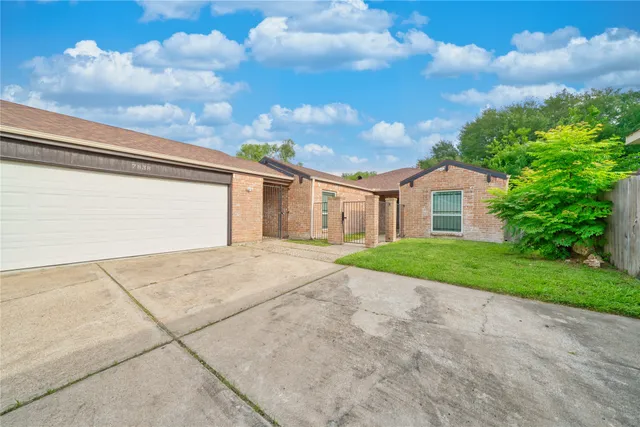 $2,350 | 7838 Vickijohn Drive, Houston, TX 77071