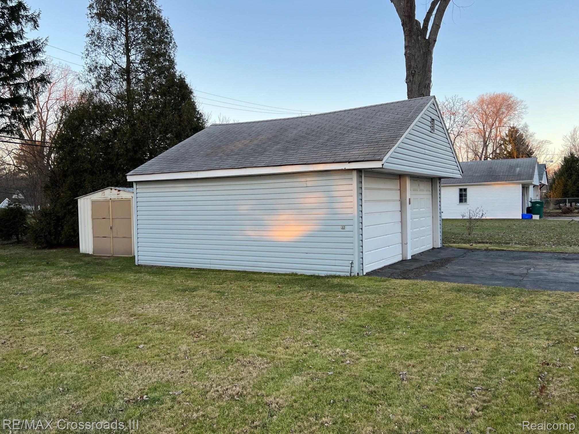 11148 Quirk Road Belleville, MI 48111 - Photo 18 of 19 IMG_0670.jpg