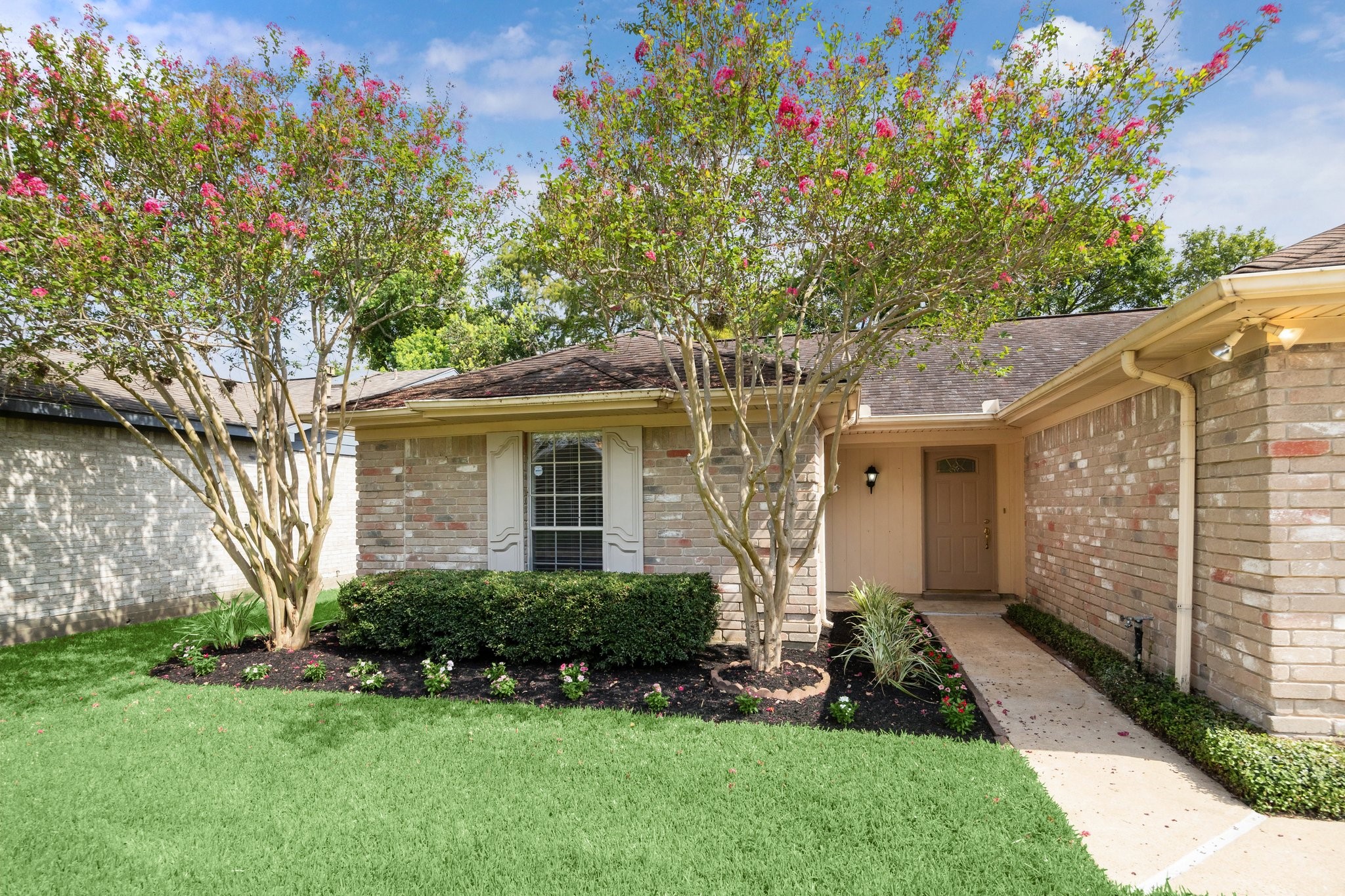 3923 Windmill Street Sugar Land, TX 77479 - Photo 2 of 16 a front view of a house with garden