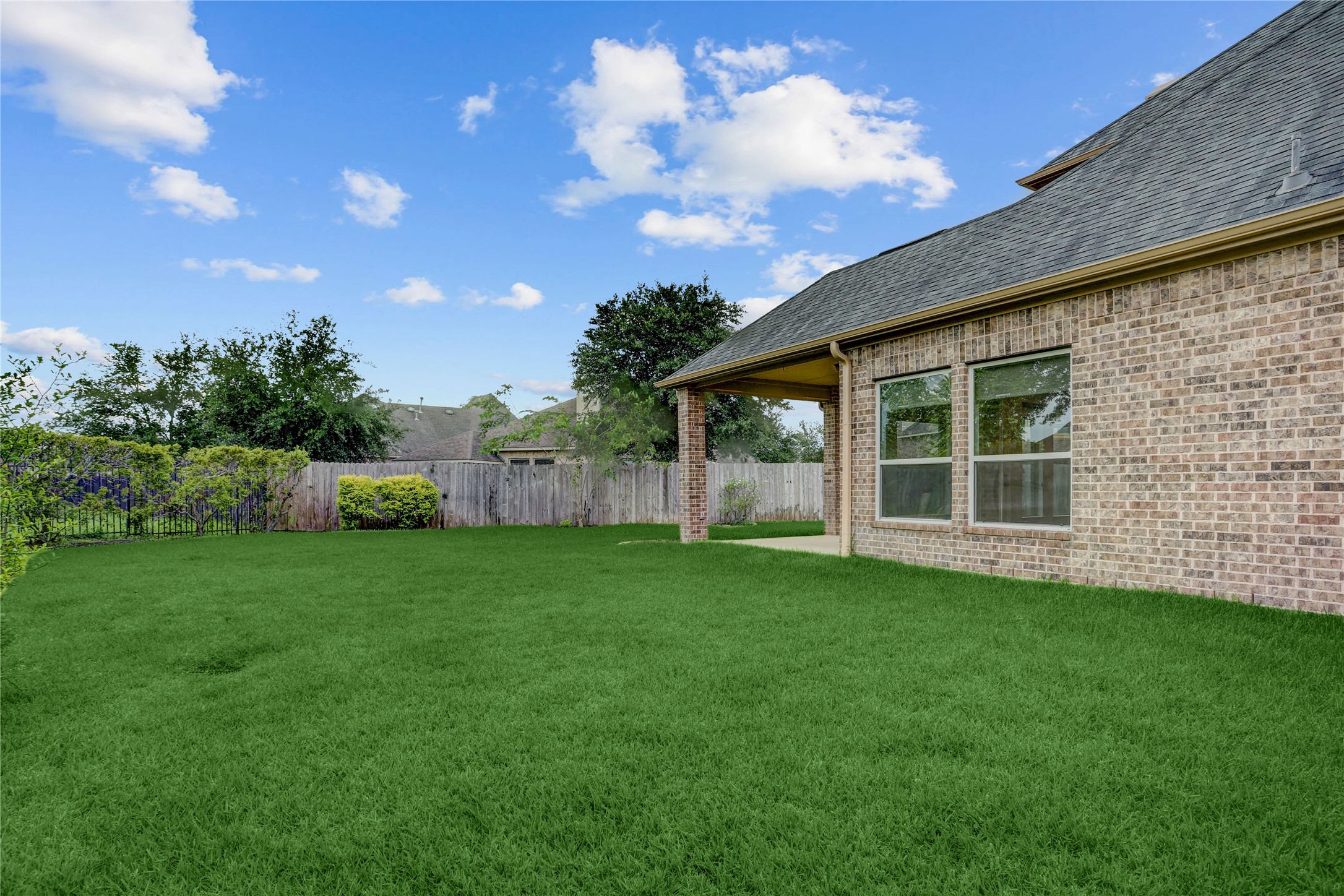 3002 Currant Drive Manvel, TX 77578 - Photo 39 of 43 a view of a backyard with potted plants and large tree