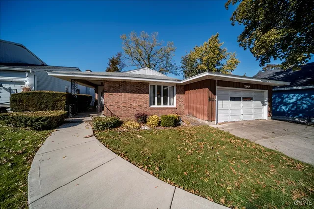 $299,900 | 110 Bellshire Lane, Syracuse, NY 13208