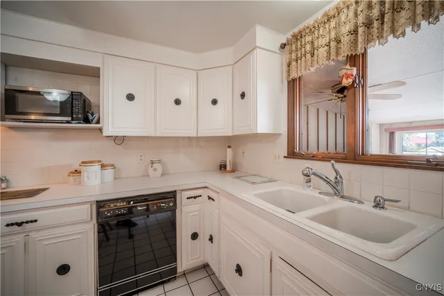 $299,900 | 110 Bellshire Lane, Syracuse, NY 13208