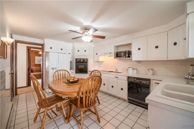 $299,900 | 110 Bellshire Lane, Syracuse, NY 13208