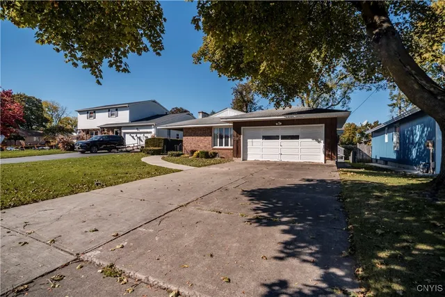 $299,900 | 110 Bellshire Lane, Syracuse, NY 13208