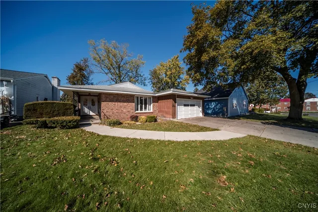 $299,900 | 110 Bellshire Lane, Syracuse, NY 13208