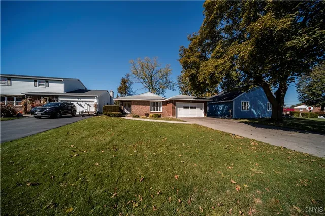 $299,900 | 110 Bellshire Lane, Syracuse, NY 13208