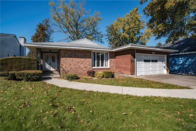 $299,900 | 110 Bellshire Lane, Syracuse, NY 13208