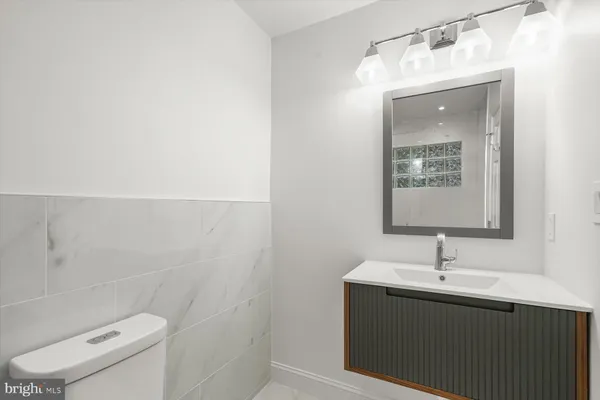 $2,895,000 | 1404 Wynhurst Lane, Vienna, VA 22182