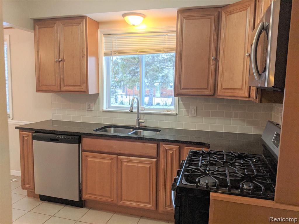 7239 Edward Avenue Center Line, MI 48015 - Photo 9 of 28