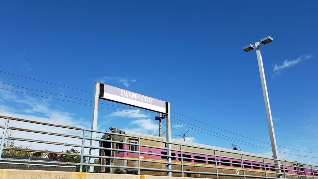 168 Humphrey Street, Unit 2 Swampscott, MA 01907 - Photo 11 of 26 a view of entryway