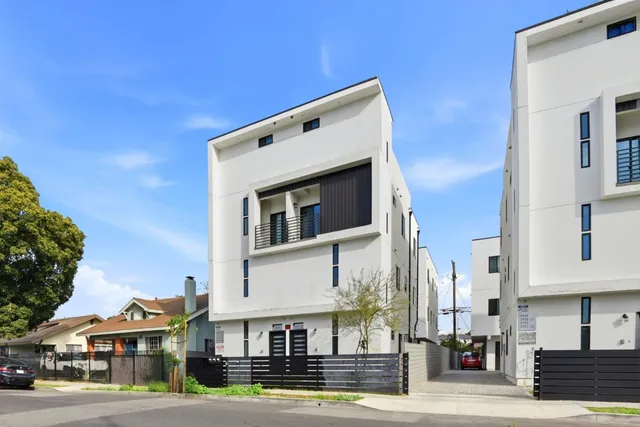 $3,795 | 608 East 29th Street, Los Angeles, CA 90011