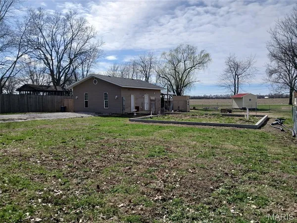 $65,000 | 511 South 5th Street, New Douglas, IL 62074