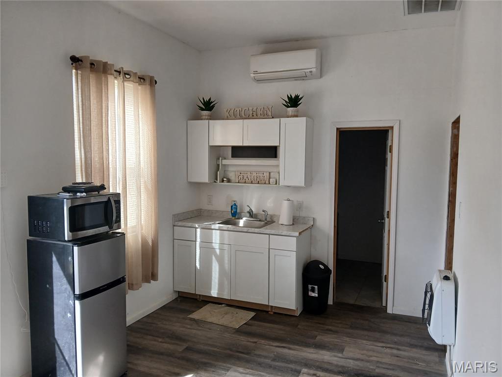 511 South 5th Street New Douglas, IL 62074 - Photo 4 of 17