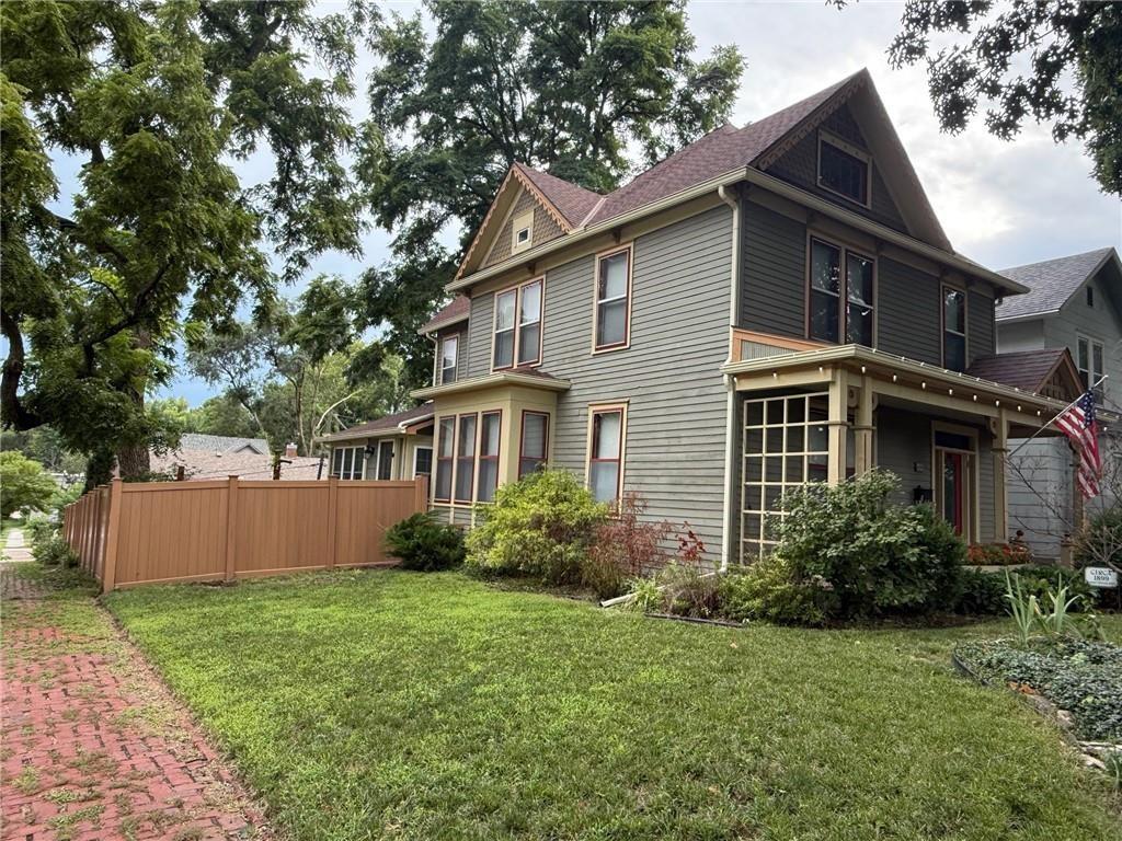 503 Marshall Street Leavenworth, KS 66048 - Photo 2 of 51