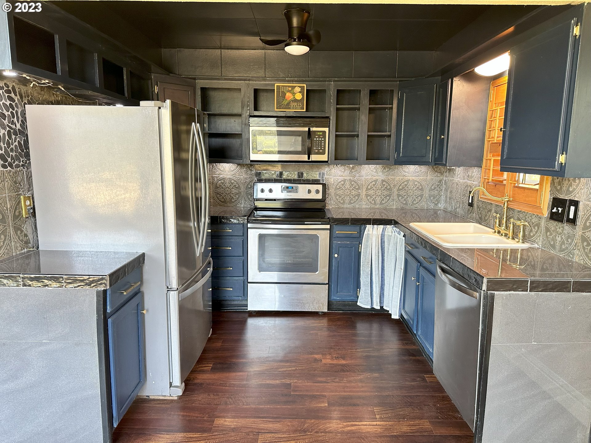 979 Evergreen Ridge Road Riddle, OR 97469 - Photo 8 of 41 a kitchen with stainless steel appliances granite countertop a refrigerator a stove and a sink