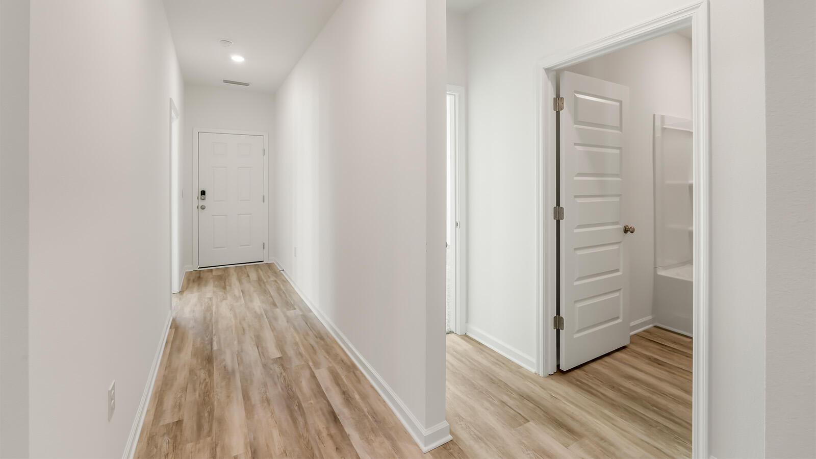 46 Bluebeech Street Freeport, FL 32439 - Photo 20 of 34 39_Bluebeech_Street_18_Hallway