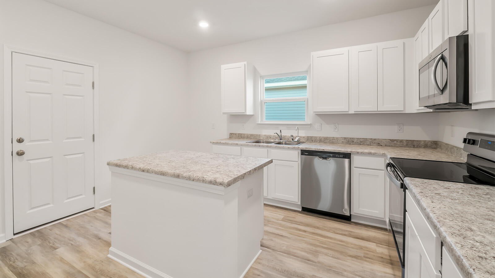 46 Bluebeech Street Freeport, FL 32439 - Photo 6 of 34 39_Bluebeech_Street_6_Kitchen