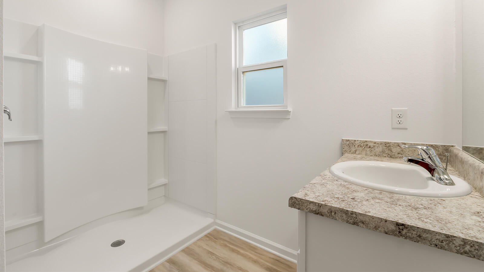 46 Bluebeech Street Freeport, FL 32439 - Photo 10 of 34 39_Bluebeech_Street_12_Primary_Bathroom
