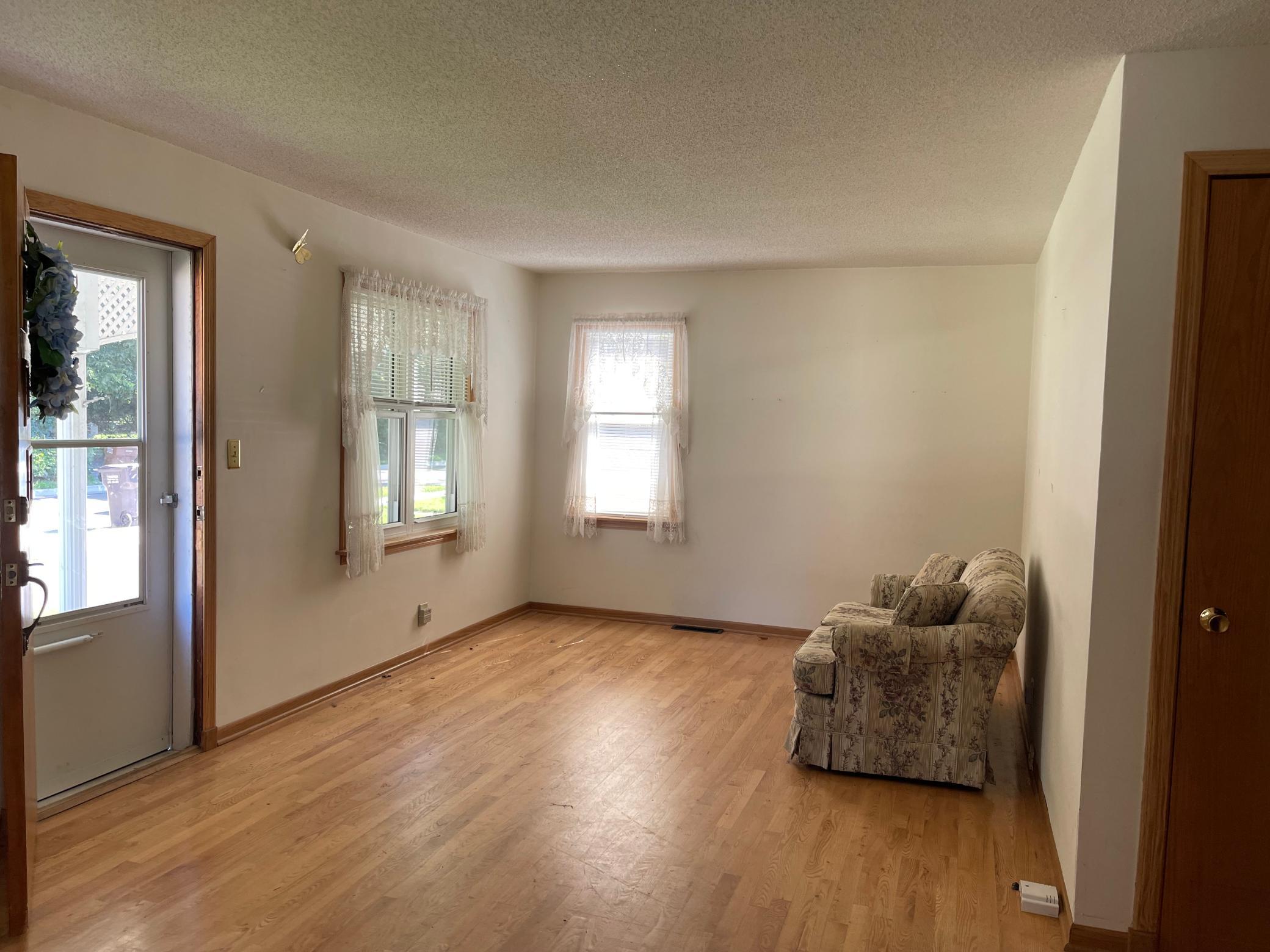 415 10th Avenue Southwest Austin, MN 55912 - Photo 4 of 32